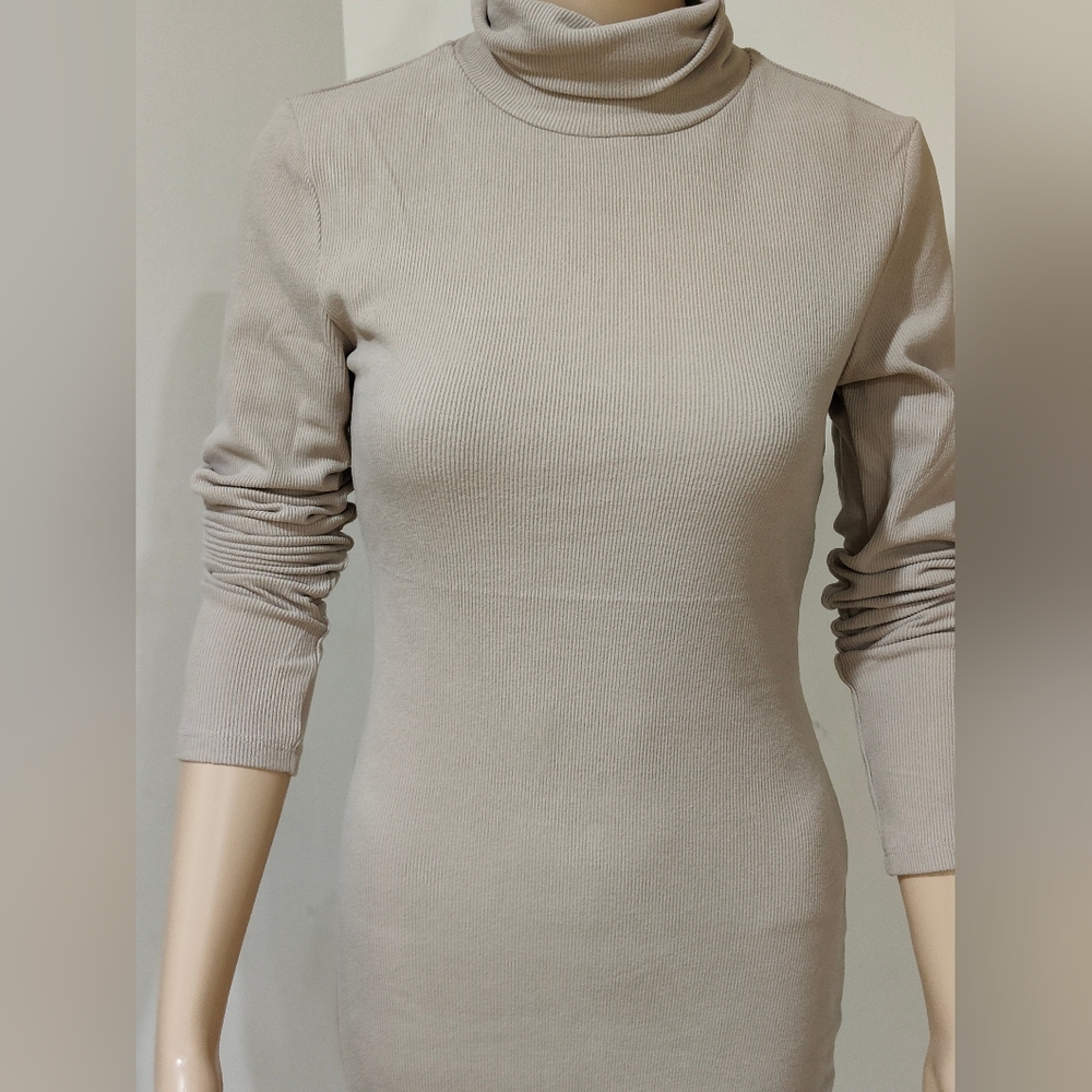 Elegant Ribbed Maxi Dress - Cream